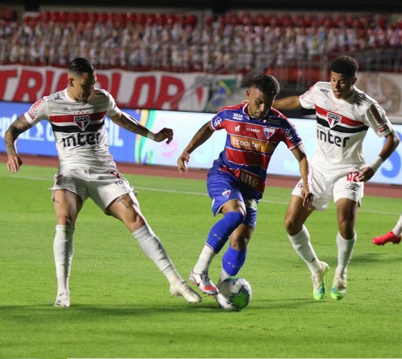 VOLPI DEFENDE PÊNALTI E SÃO PAULO ELIMINA O FORTALEZA NA COPA DO BRASIL