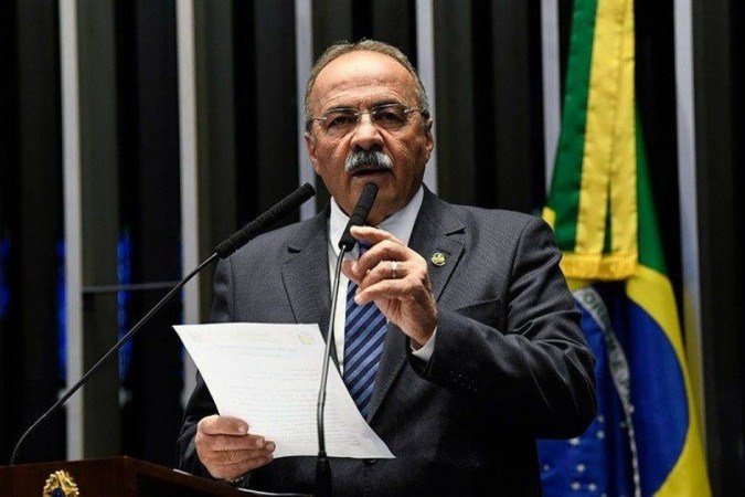 SENADOR CHICO RODRIGUES (DEM-RR) PEDE AFASTAMENTO POR 90 DIAS